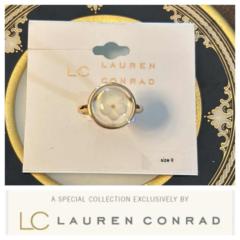 Daisy in Lucite Ring